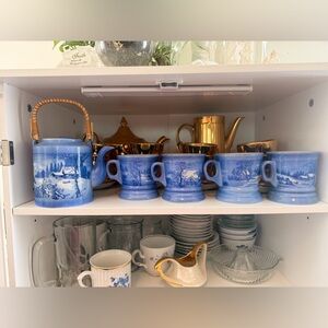 1970's CURRIER & IVES The Homestead In Winter Tea Pot with 4 mugs
